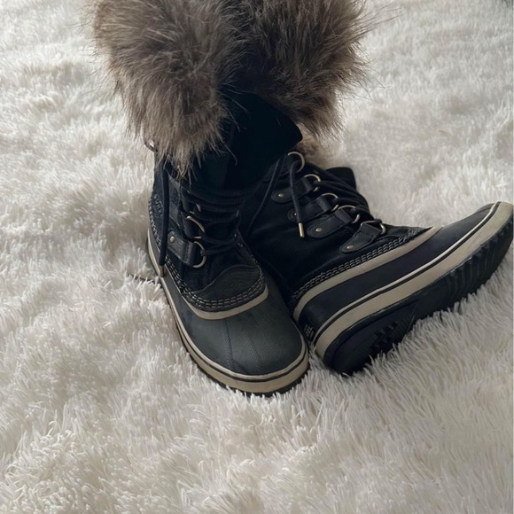 Women’s Sorel Joan of Arc winter boot. Size 7, like new - Picture 3 of 4